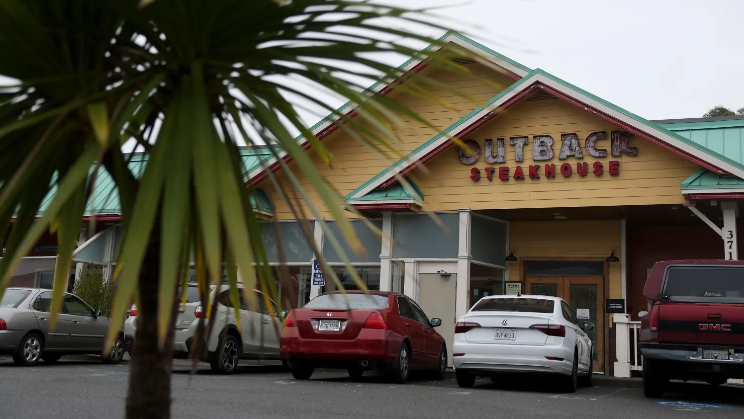 Outback steakhouse restaurant closures